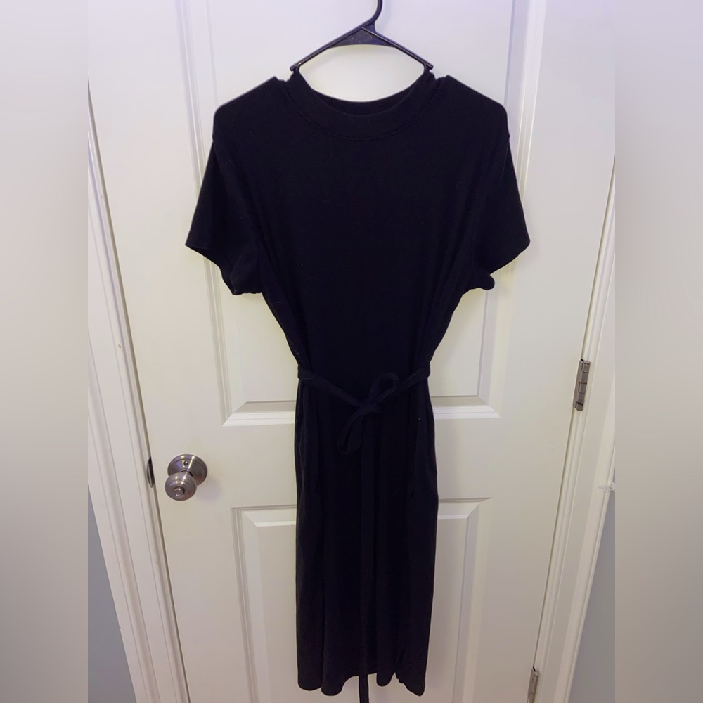 Black Hot Body Con Dress With Pockets. Large 12-14